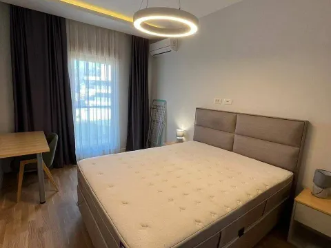 Izdavanje, jednosoban stan, 60m², Dobrota, Kotor - image 4