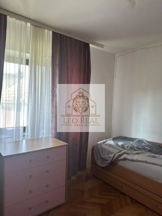 Prodaja, kuća, 400m², Surčin, Beograd