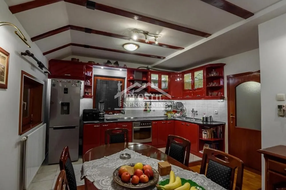 Prodaja, četvorosoban stan, 104m², Stari Grad, Beograd