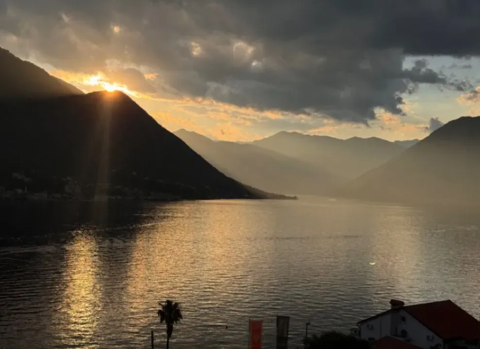 Prodaja, dvosoban stan, 85m², Dobrota, Kotor