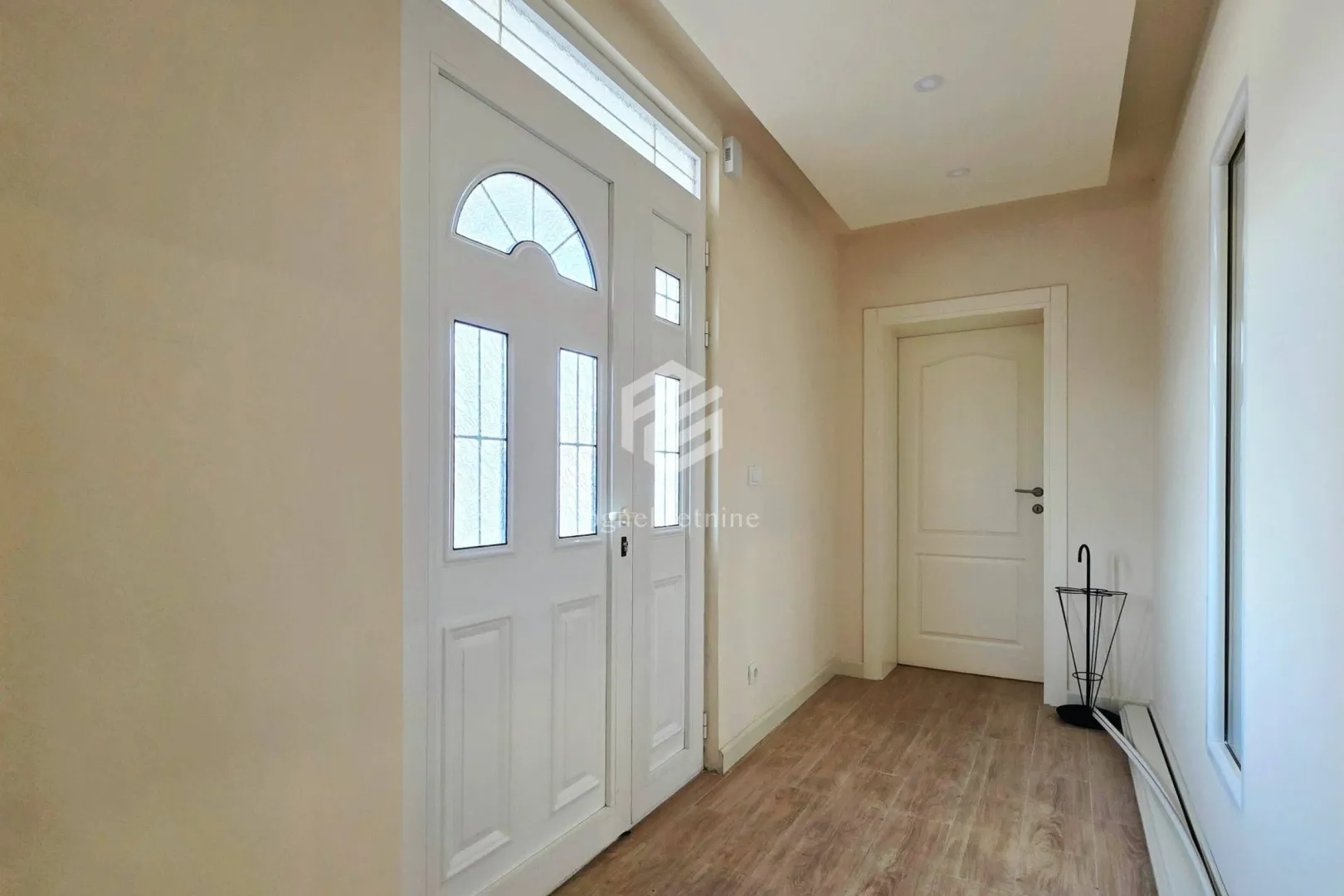 Izdavanje, trosoban stan, 120m², Konik, Podgorica