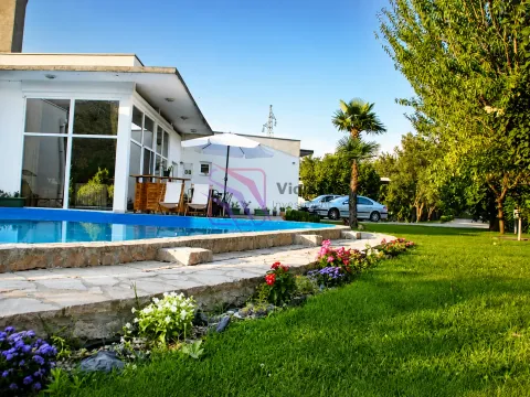 Rent, house, 250m², Tološi, Podgorica - image 8