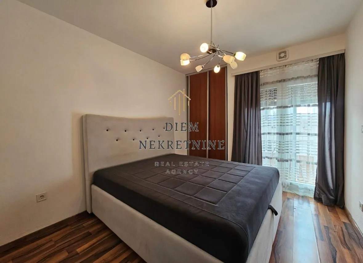 Izdavanje, trosoban stan, 120m², Centar, Bar