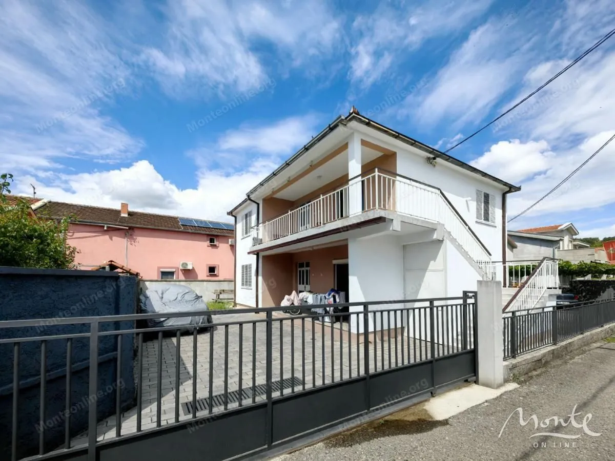 Prodaja, kuća, 180m², Tološi, Podgorica