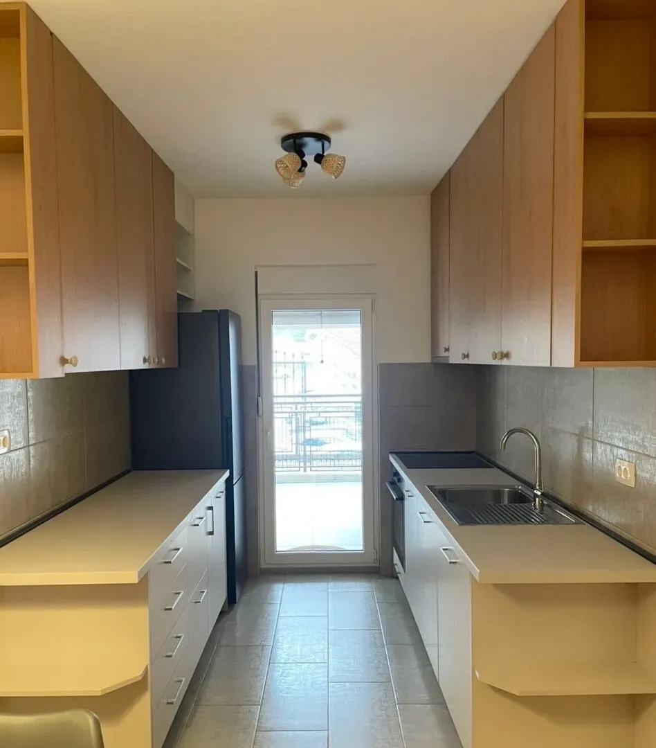 Izdavanje, dvosoban stan, 87m², Malo Brdo, Podgorica