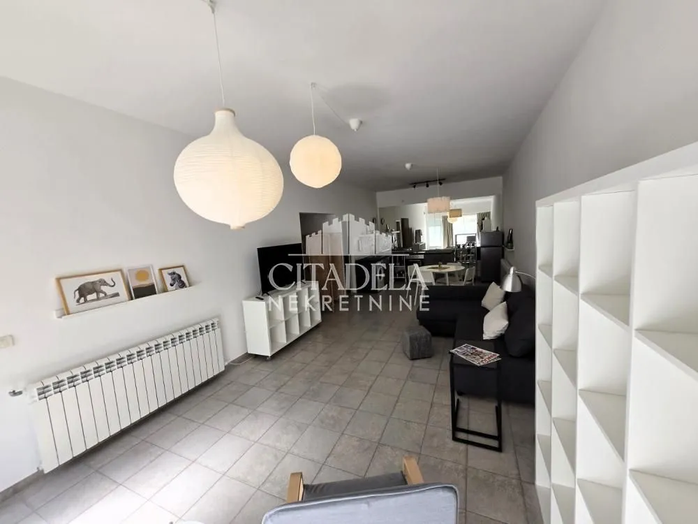 Izdavanje, jednosoban stan, 55m², Resnik, Beograd