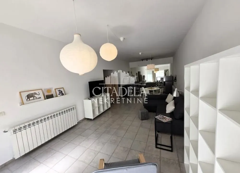 Izdavanje, jednosoban stan, 55m², Resnik, Beograd