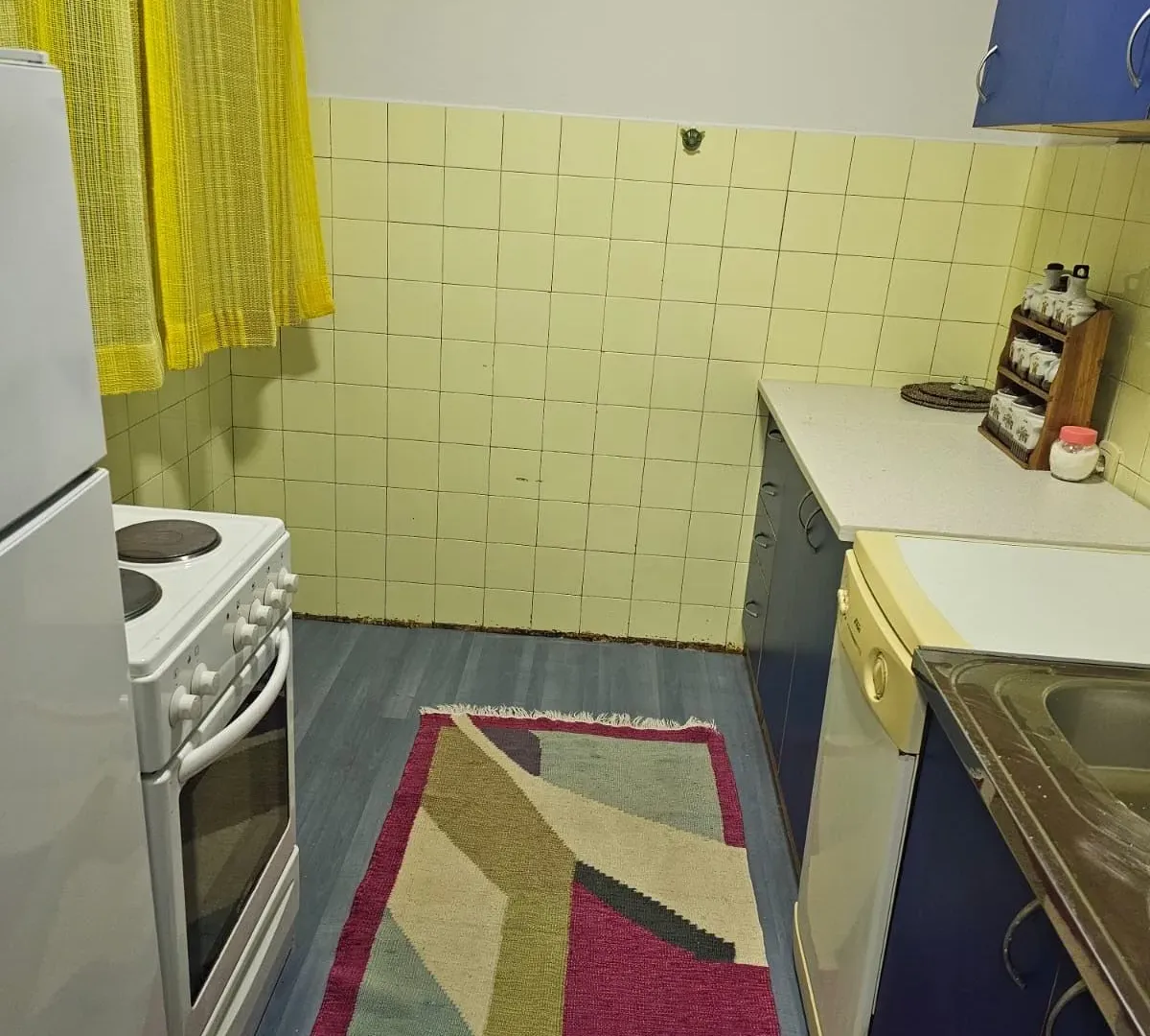 Izdavanje, dvosoban stan, 72m², Tuški Put, Podgorica