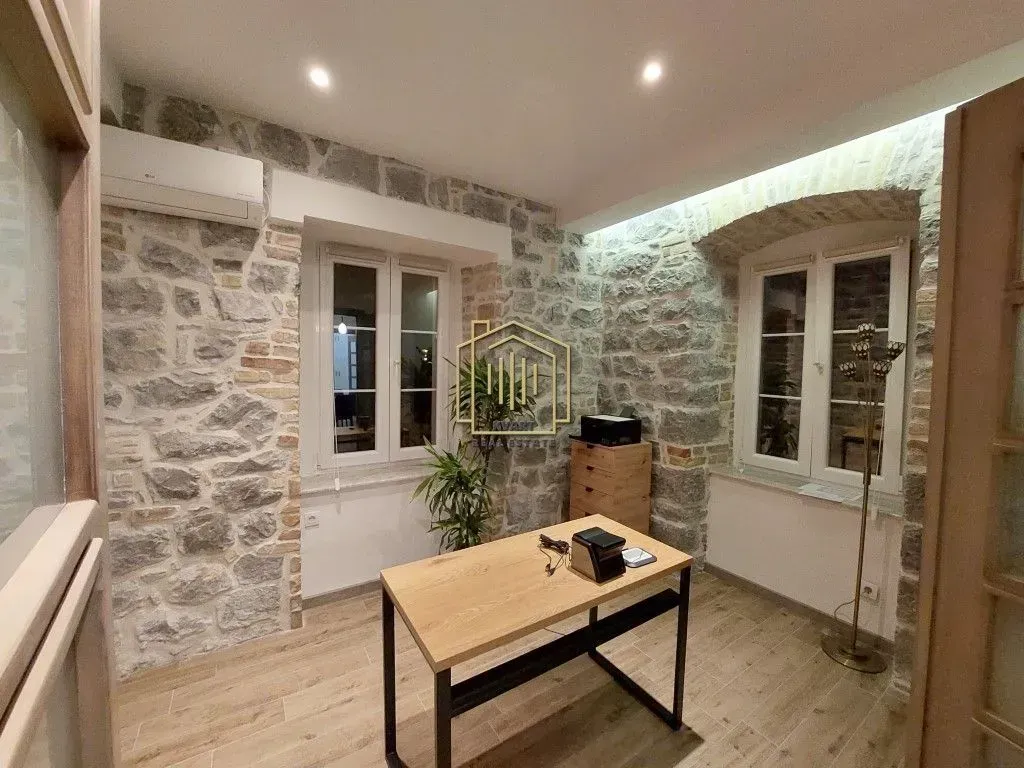 Rent, office space, 50m², Centar, Kotor