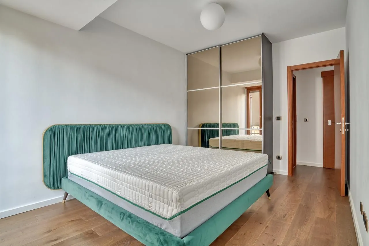 Izdavanje, dvosoban stan, 90m², Centar, Podgorica