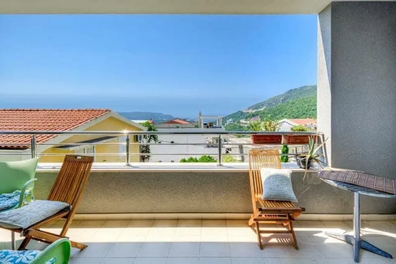 Izdavanje, jednosoban stan, 71m², Bečići, Budva
