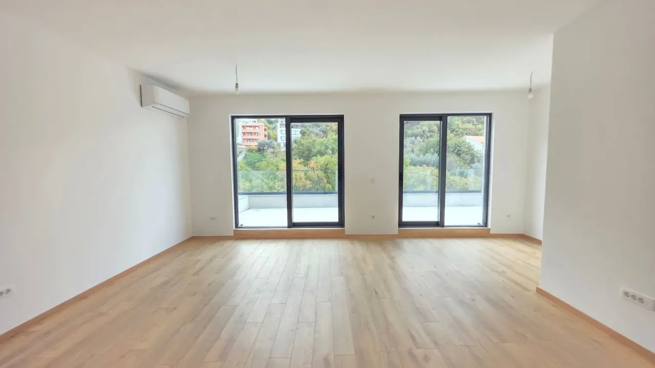 Prodaja, dvosoban stan, 108m², Kamenovo, Budva