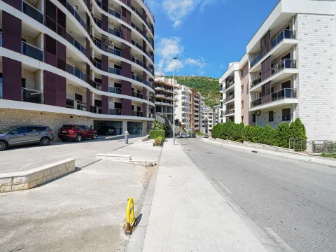 Sale, one bedroom apartment, 50m², Bečići, Budva - image 12