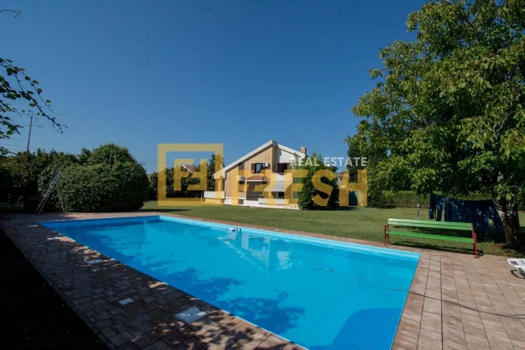 Sale, house, 250m², Tološi, Podgorica