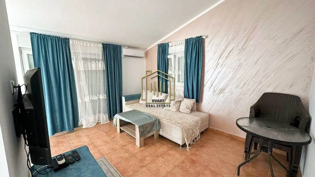 Izdavanje, trosoban stan, 100m², Budva, Crna Gora