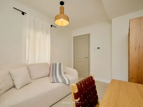 Rent, house, 200m², Dobrota, Kotor - image 18