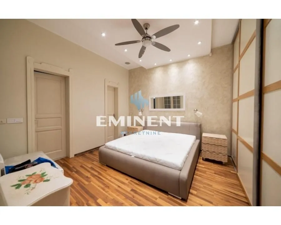 Sale, house, 304m², Zemun Centar, Zemun Sve Podlokacije
