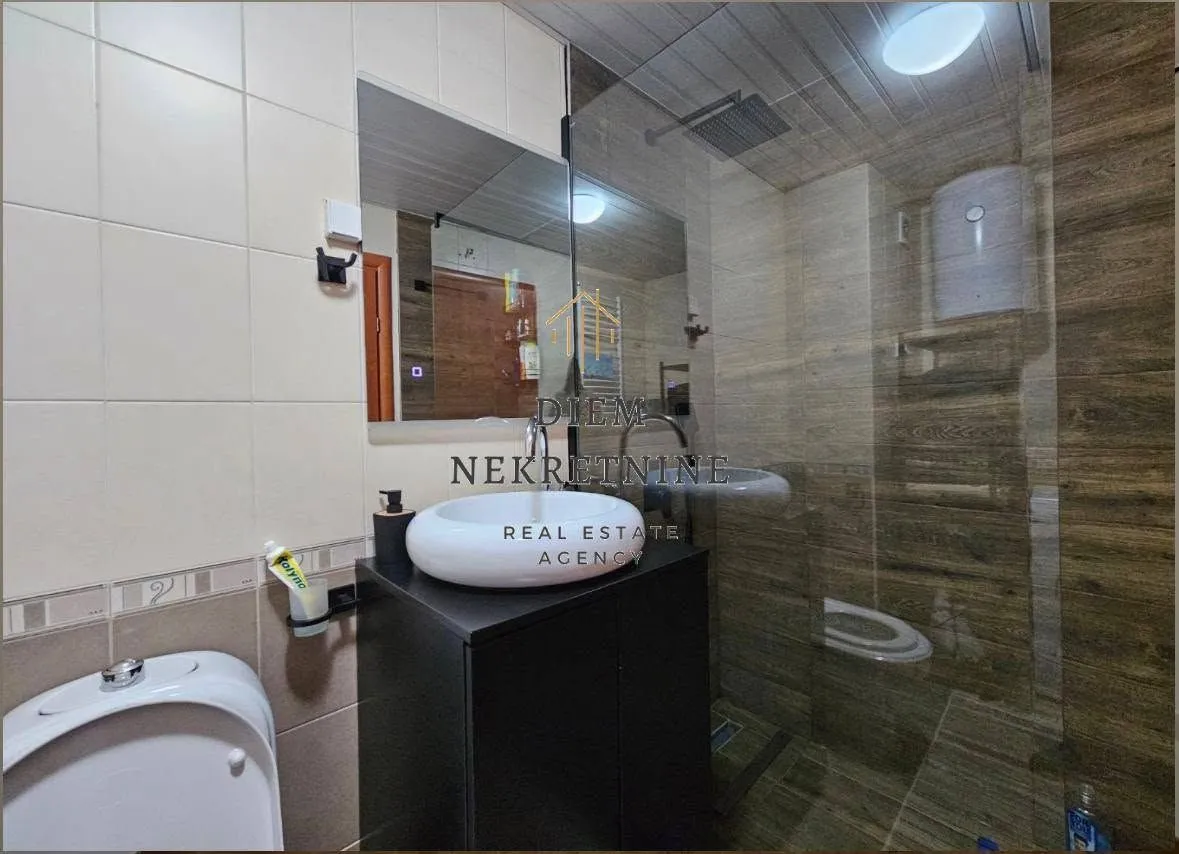 Prodaja, dvosoban stan, 76m², Centar, Bar