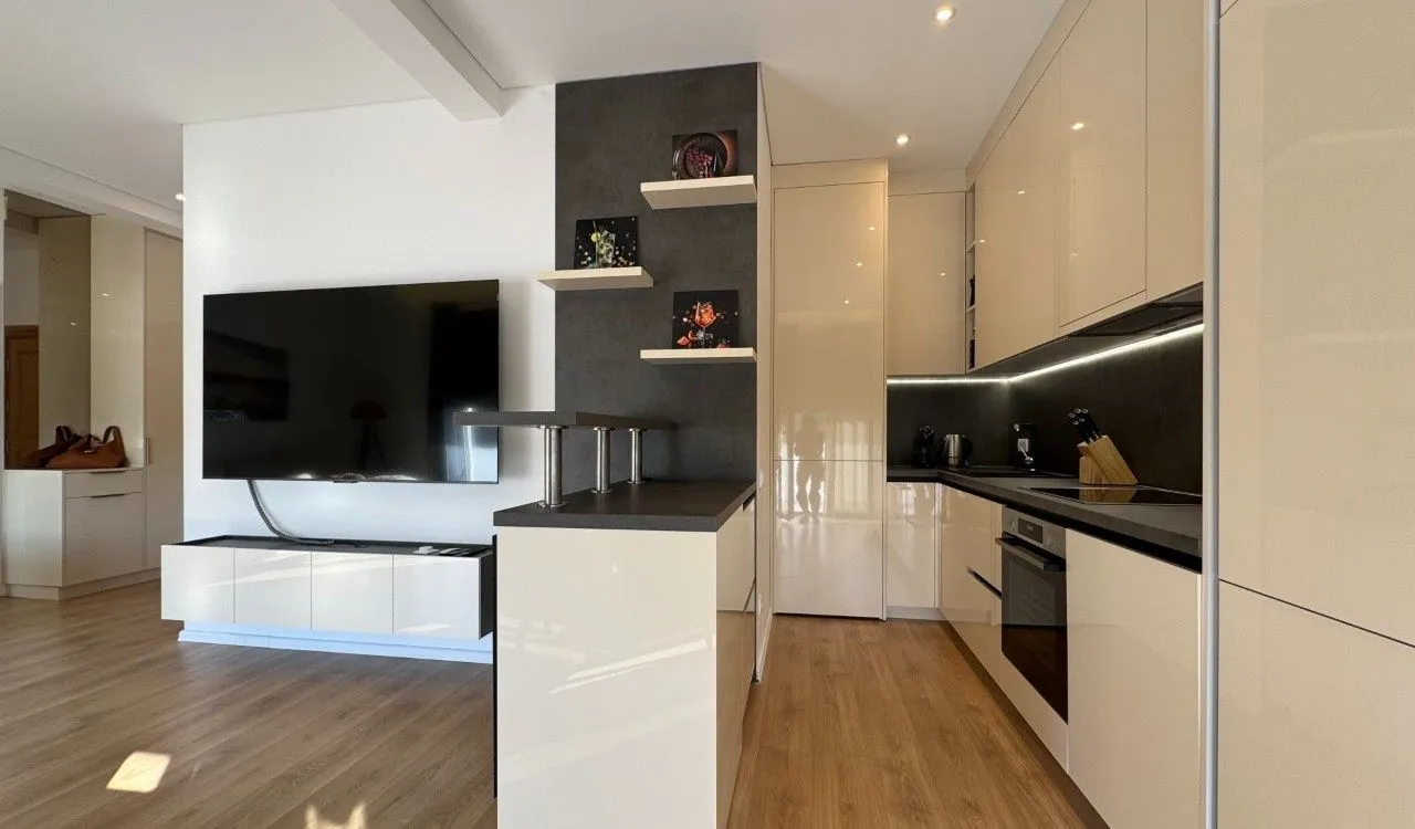 Prodaja, dvosoban stan, 90m², Tivat, Crna Gora
