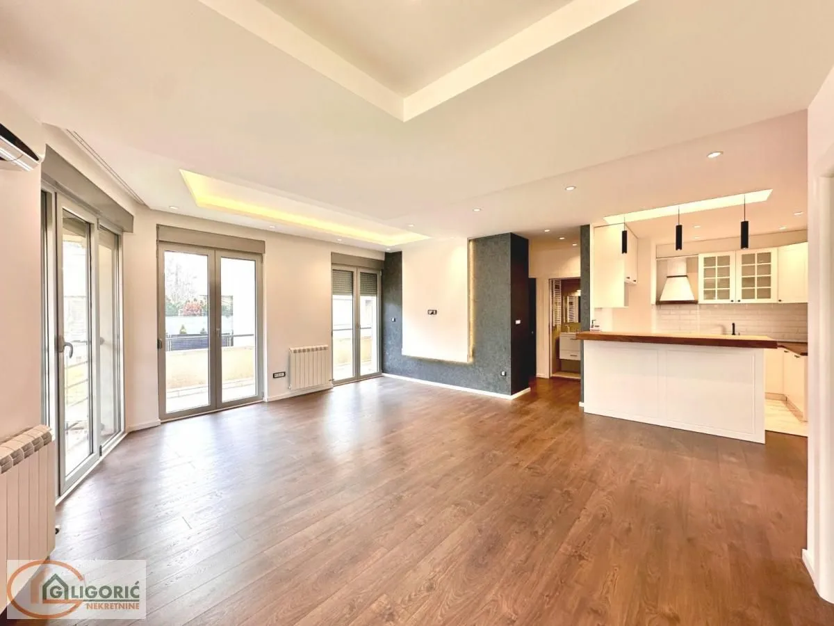 Prodaja, kuća, 300m², Banovo Brdo, Beograd