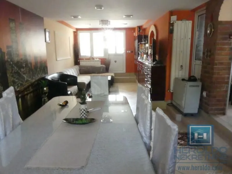 Prodaja, kuća, 380m², Pivara, Jagodina