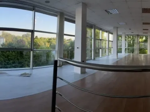 Izdavanje, poslovni prostor, 400m², Novo naselje, Novi Sad - image 3