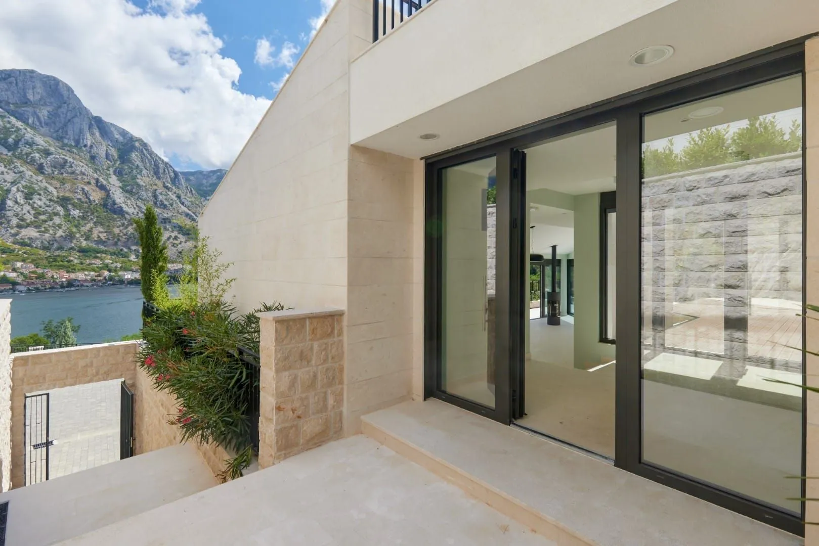 Sale, house, 479m², Prčanj, Kotor
