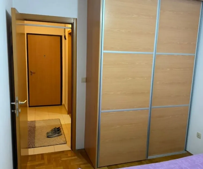 Izdavanje, jednosoban stan, 43m², Stari Aerodrom, Podgorica