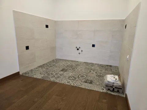 Part of the kitchen with ceramic tiles on the floor and walls and prepared connections. - image 5