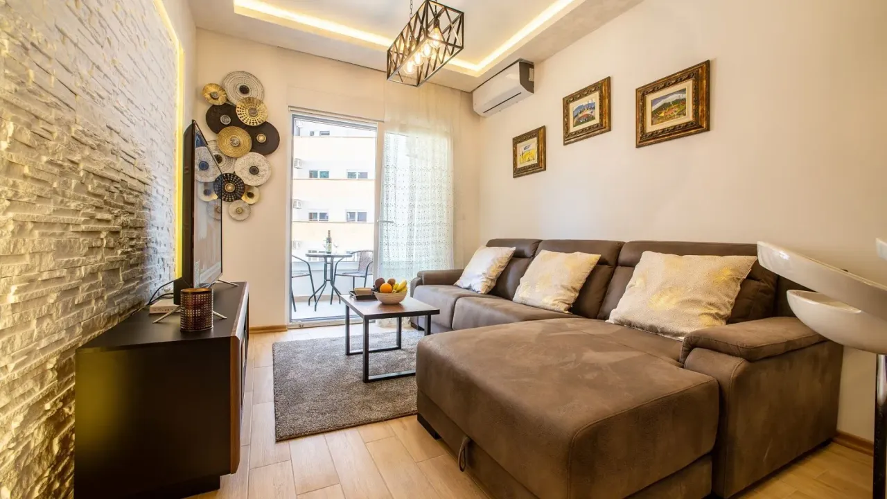 Izdavanje, jednosoban stan, 45m², Budva, Crna Gora
