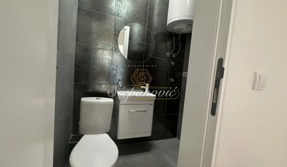 Prodaja, četvorosoban stan, 99m², Centar, Novi Sad