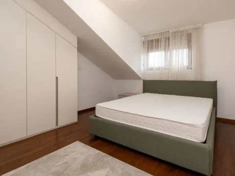 Izdavanje, četvorosoban stan, 127m², Master Kvart, Podgorica - image 7