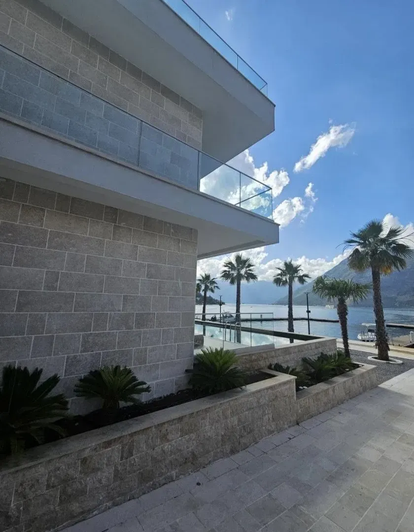Sale, three bedroom apartment, 108m², Dobrota, Kotor