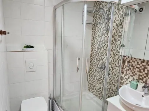 Izdavanje, dvosoban stan, 64m², City Kvart, Podgorica - image 9