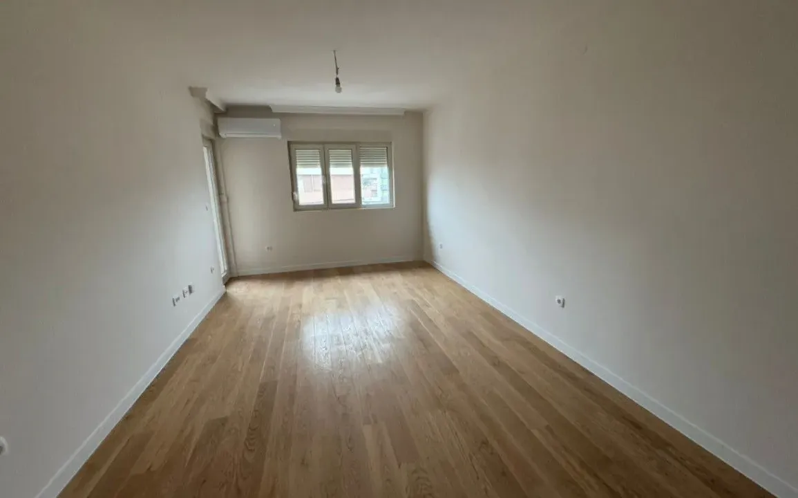Izdavanje, jednosoban stan, 48m², Central Point, Podgorica