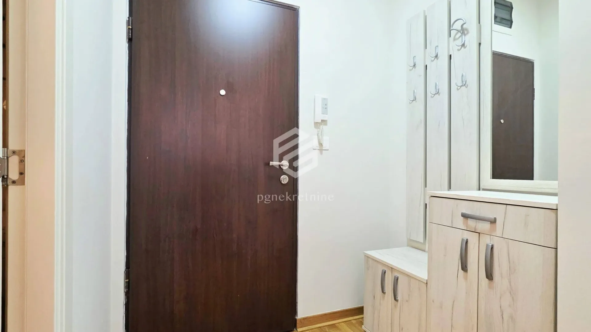 Rent, one bedroom apartment, 47m², City Kej, Podgorica