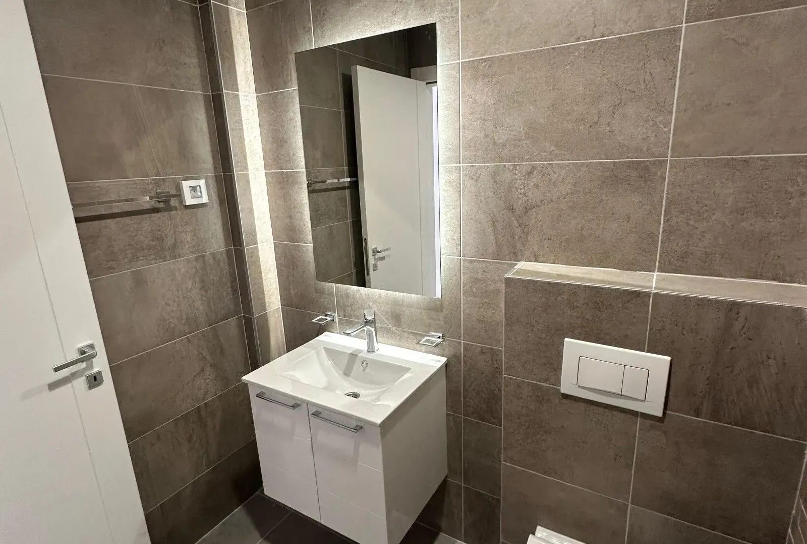 Prodaja, trosoban stan, 104m², Stari Aerodrom, Podgorica