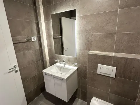 Prodaja, trosoban stan, 104m², Stari Aerodrom, Podgorica - image 16