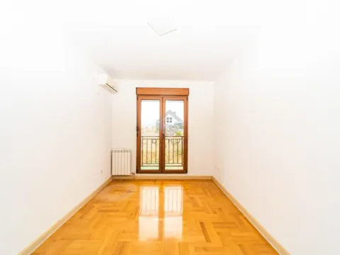 Rent, three bedroom apartment, 100m², Krivi Most, Podgorica - image 7