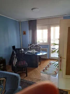 Dnevni boravak sa trpezarijskim stolom i izlazom na terasu. - image 3