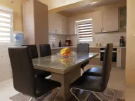 Izdavanje, kuća, 250m², Tološi, Podgorica - image 10