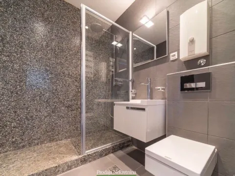 Izdavanje, trosoban stan, 140m², Preko Morače, Podgorica - image 17