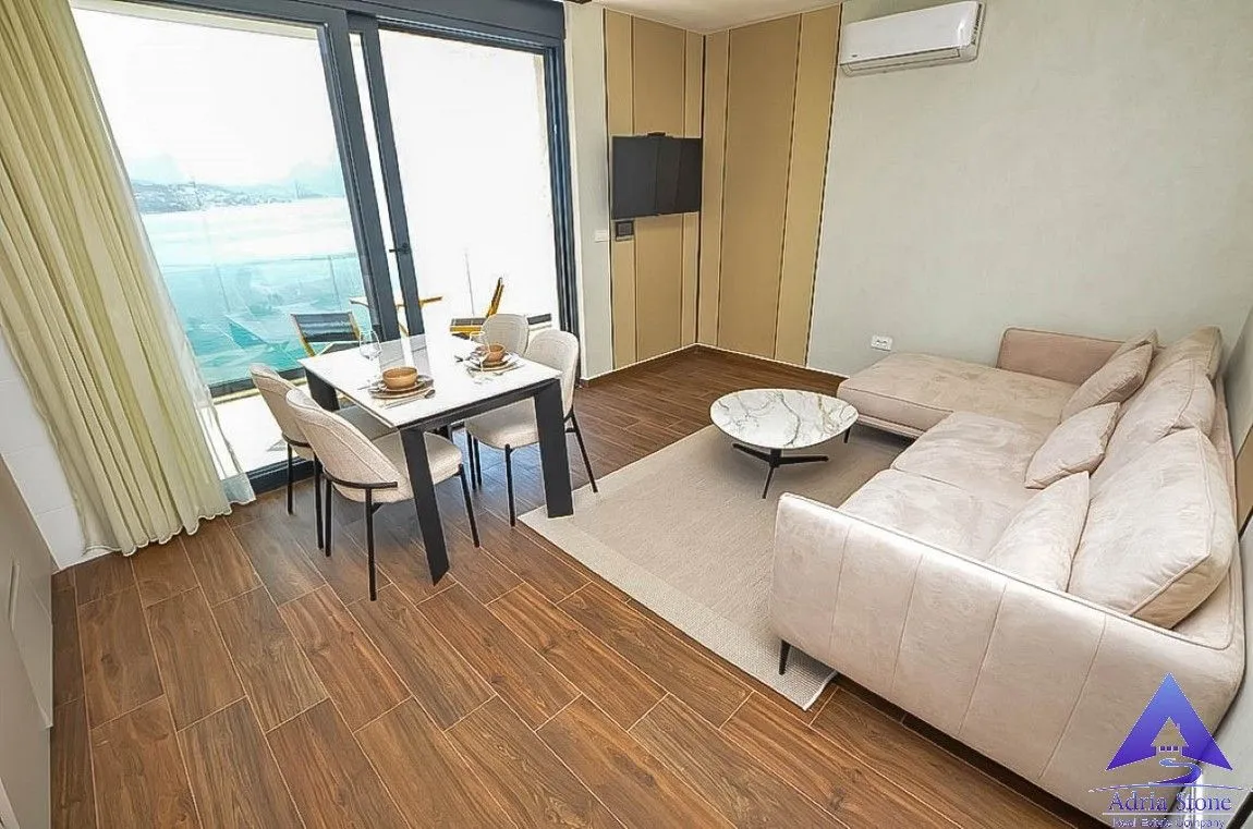 Prodaja, dvosoban stan, 57m², Njivice, Herceg Novi