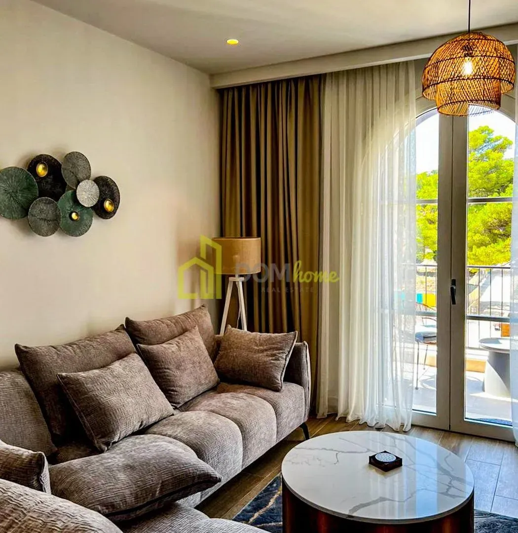 Izdavanje, jednosoban stan, 70m², Tivat, Crna Gora