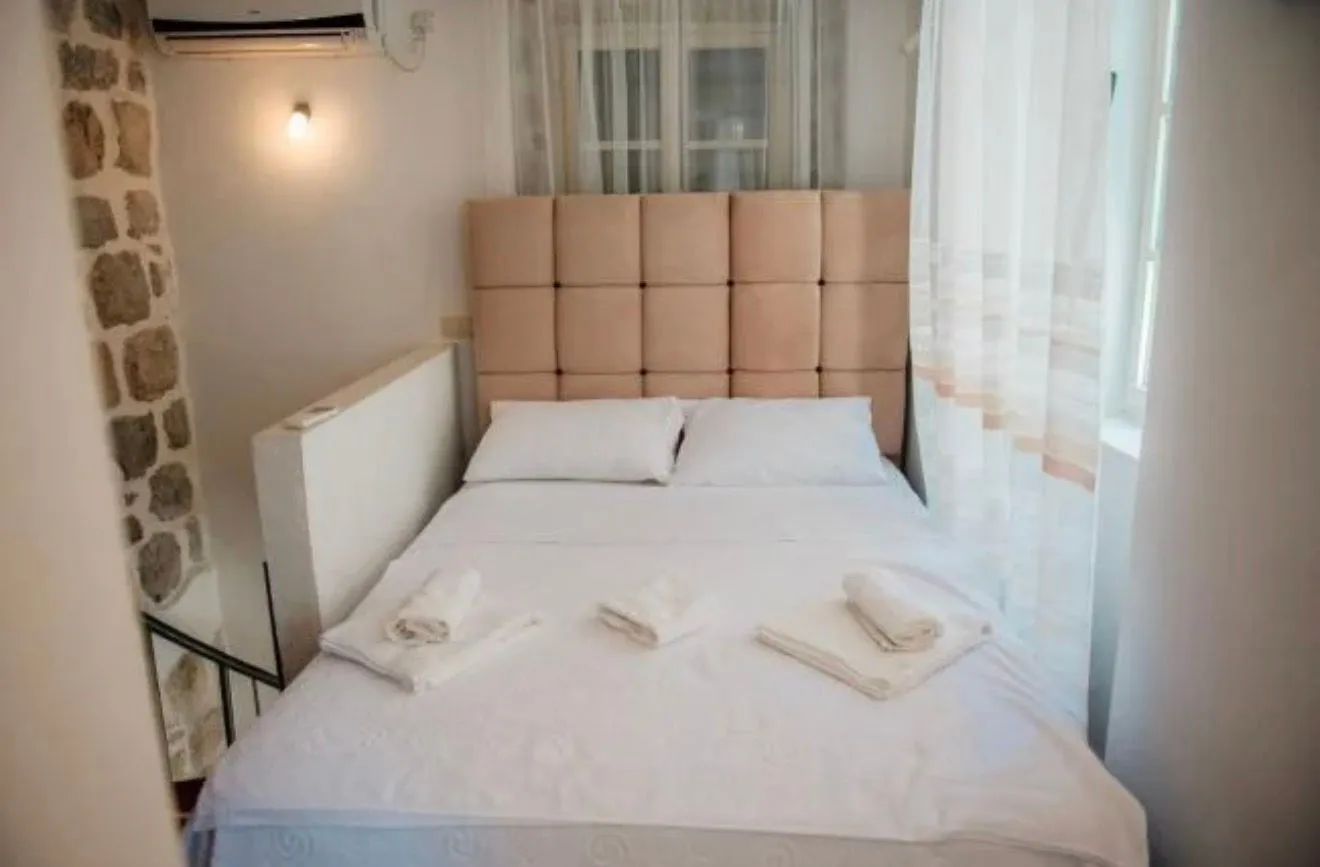 Izdavanje, jednosoban stan, 40m², Stari Grad Kotor, Kotor