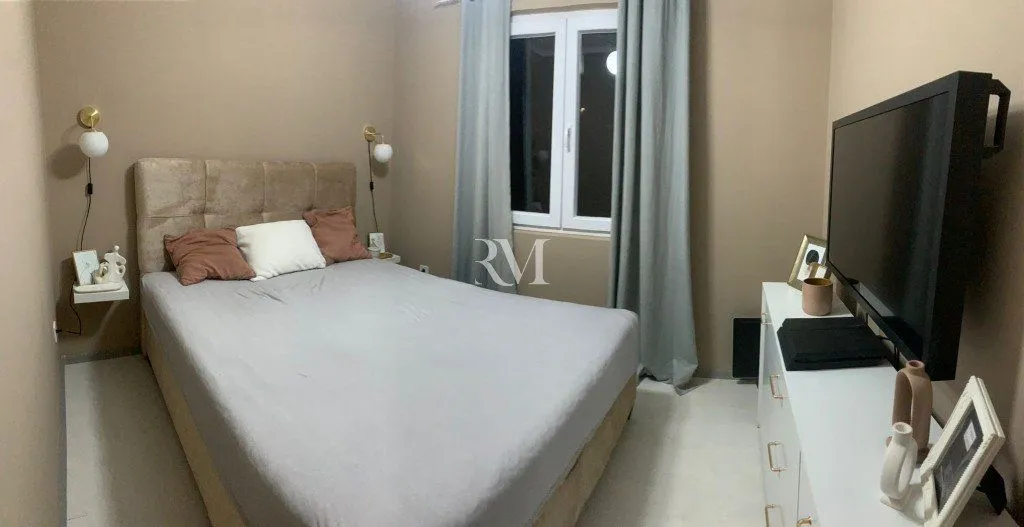 Izdavanje, trosoban stan, 100m², Dumidran, Tivat