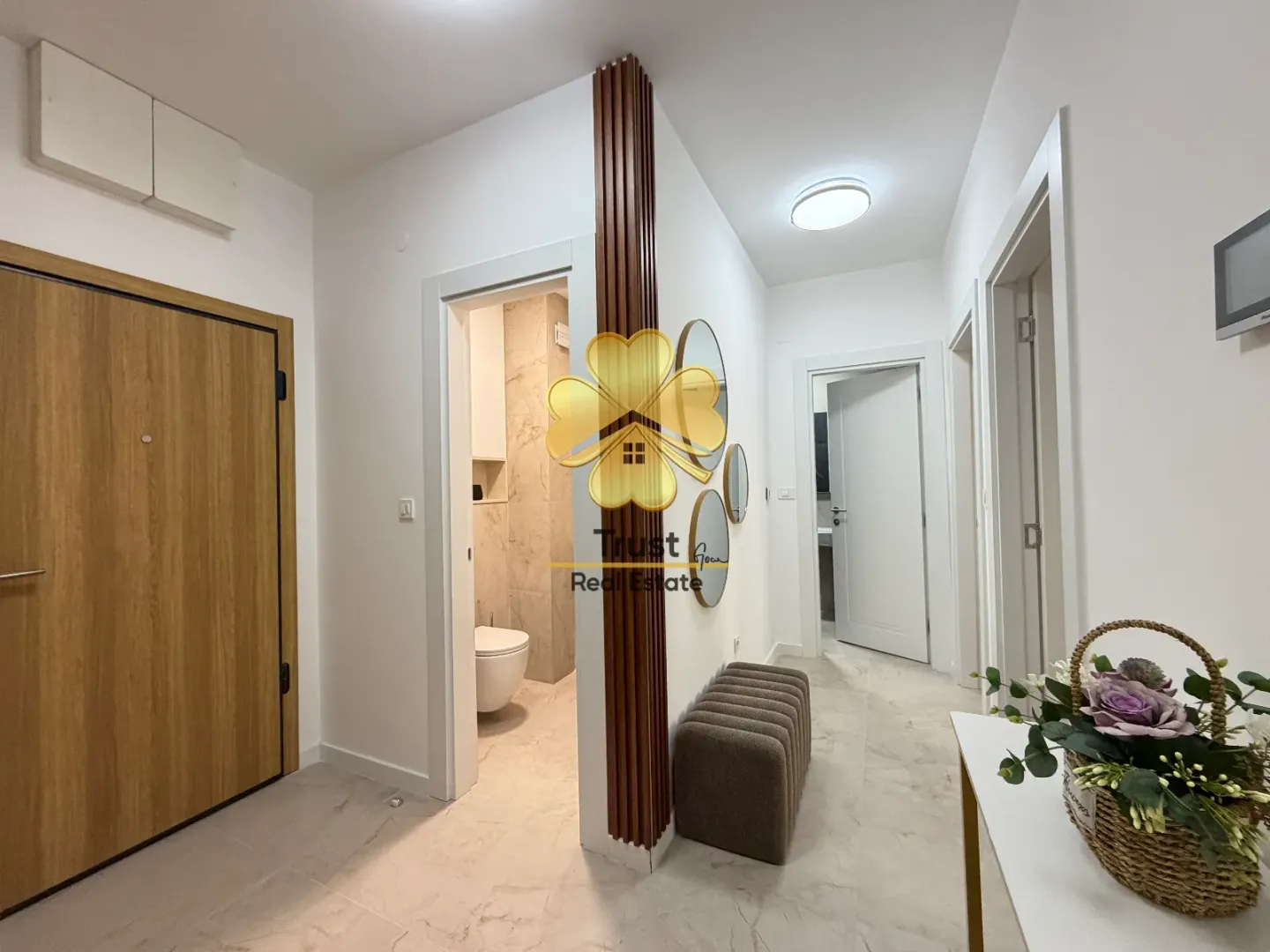 Izdavanje, dvosoban stan, 70m², Podgorica, Crna Gora
