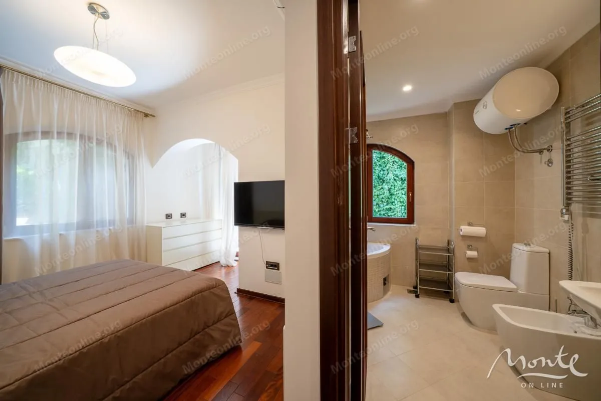 Sale, two bedroom apartment, 88m², Petrovac, Budva