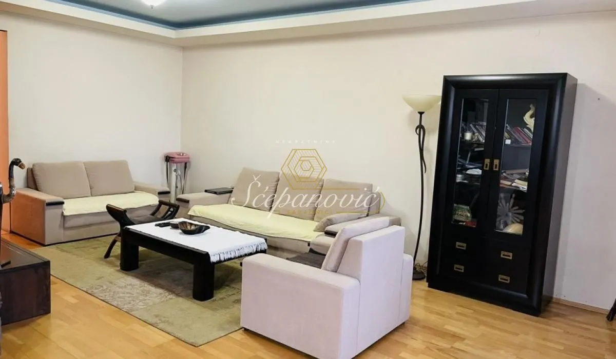 Prodaja, četvorosoban stan, 134m², Bulevar Oslobodjenja, Novi Sad Sve Podlokacije