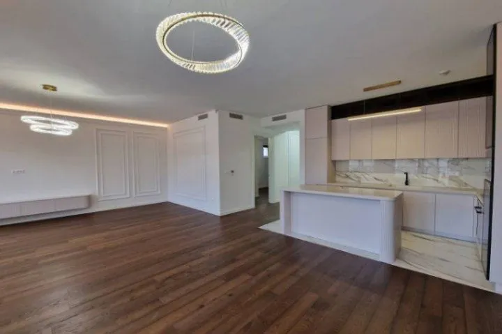 Izdavanje, petosoban stan, 147m², Slavija, Vračar Sve Podlokacije